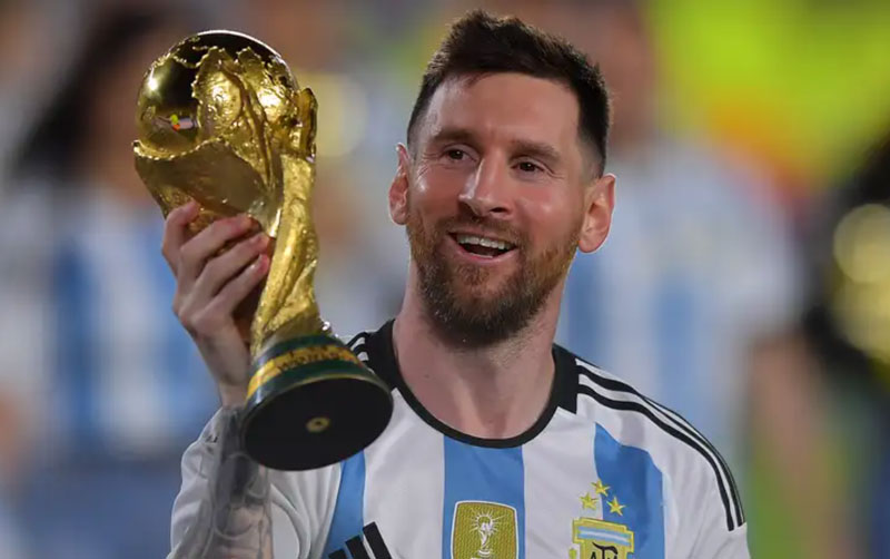 Messi còn kém Ronaldo bao nhiêu bàn